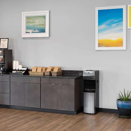 Days Inn Of Frederick By Wyndham Bagian luar foto