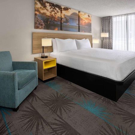 Days Inn Of Frederick By Wyndham Bagian luar foto