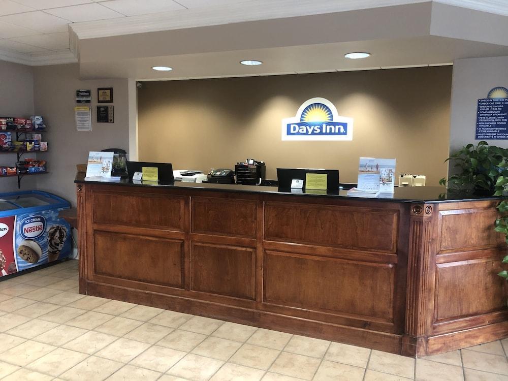 Days Inn Of Frederick By Wyndham Bagian luar foto