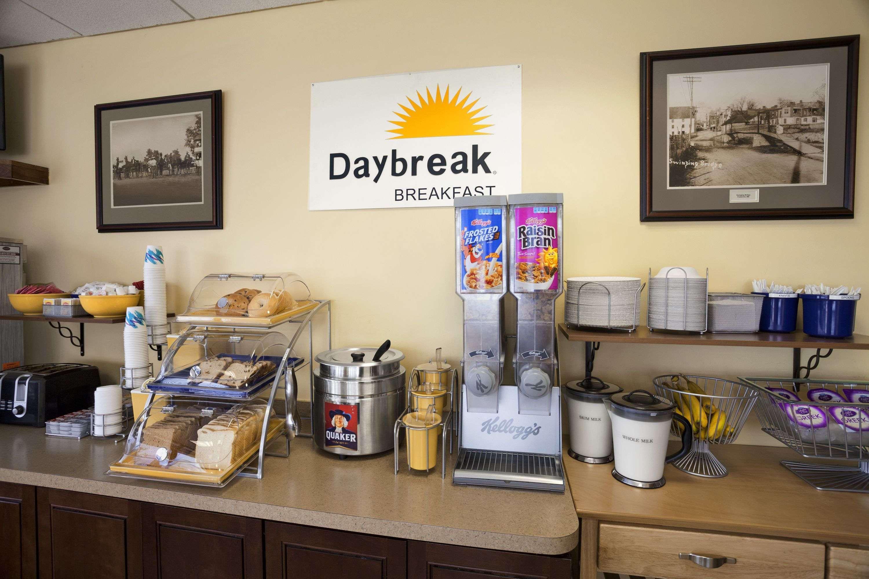 Days Inn Of Frederick By Wyndham Bagian luar foto