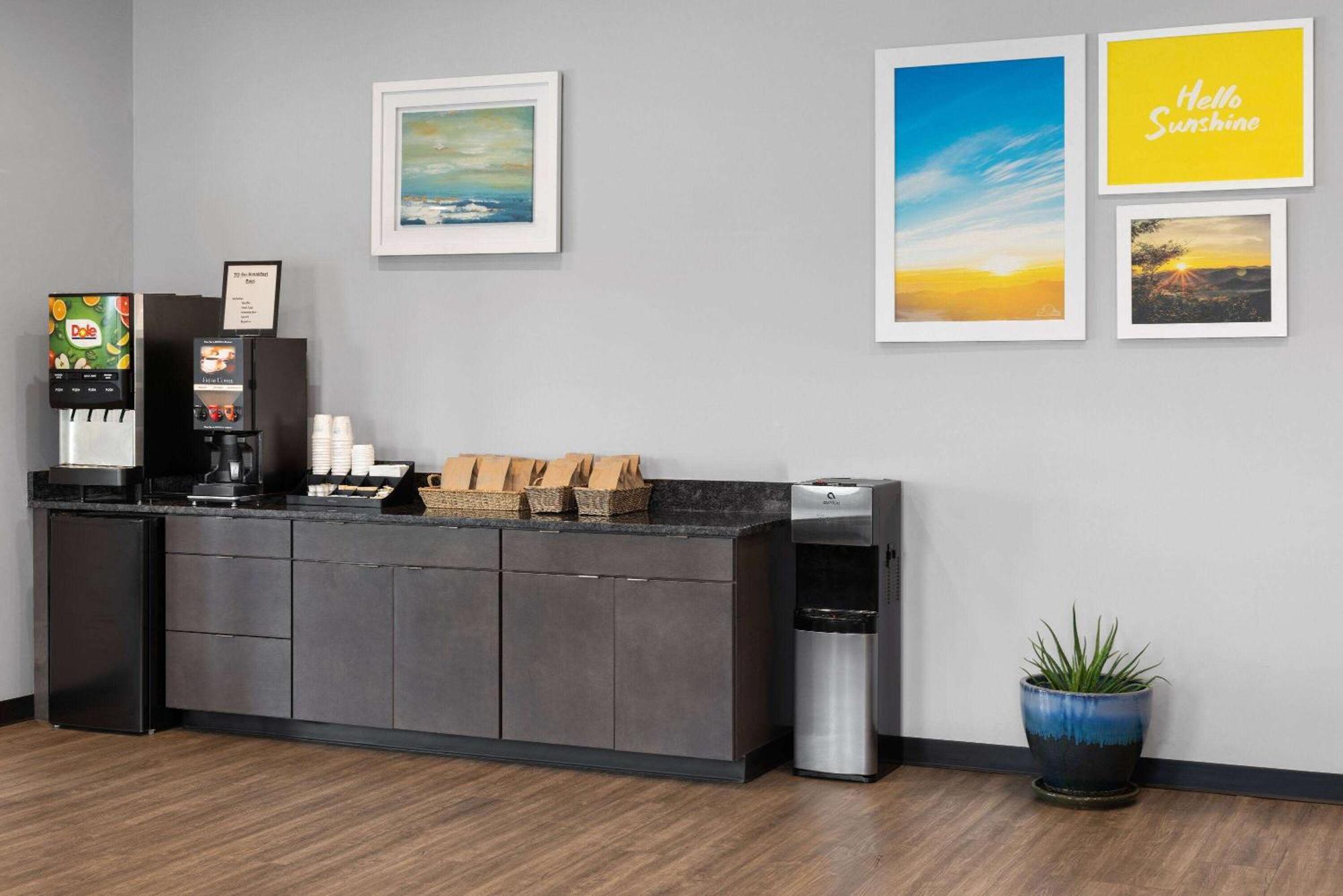Days Inn Of Frederick By Wyndham Bagian luar foto