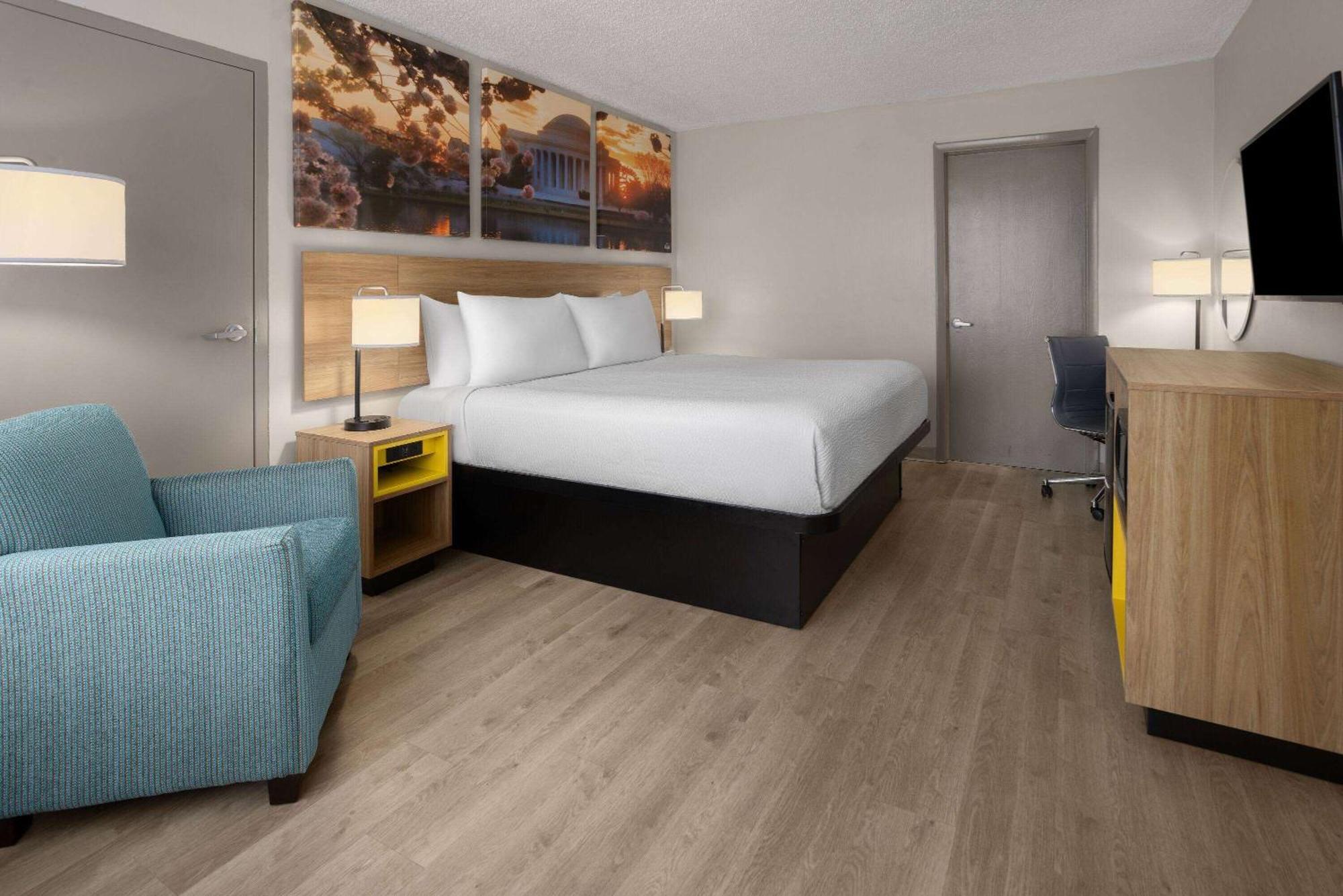 Days Inn Of Frederick By Wyndham Bagian luar foto