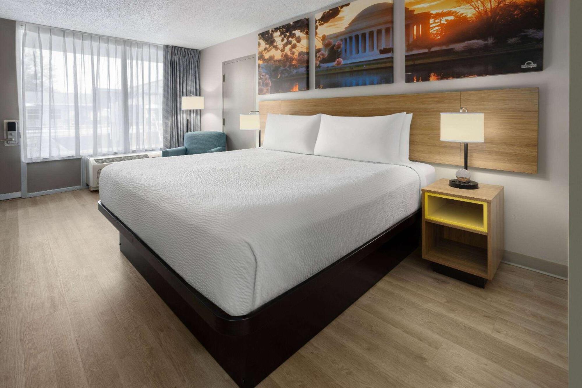 Days Inn Of Frederick By Wyndham Bagian luar foto