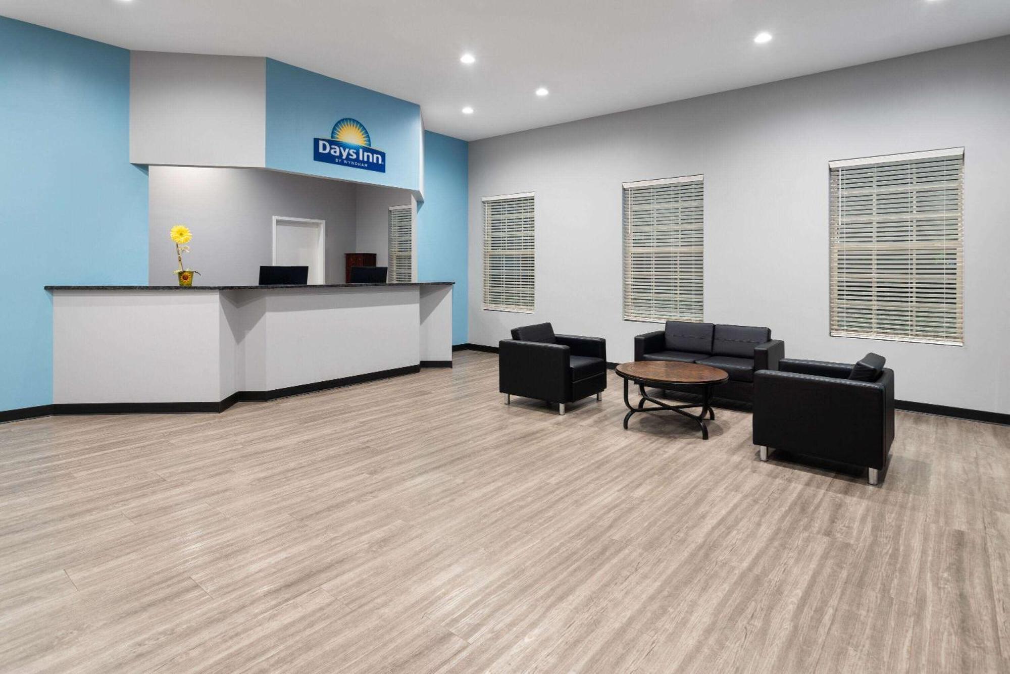 Days Inn Of Frederick By Wyndham Bagian luar foto