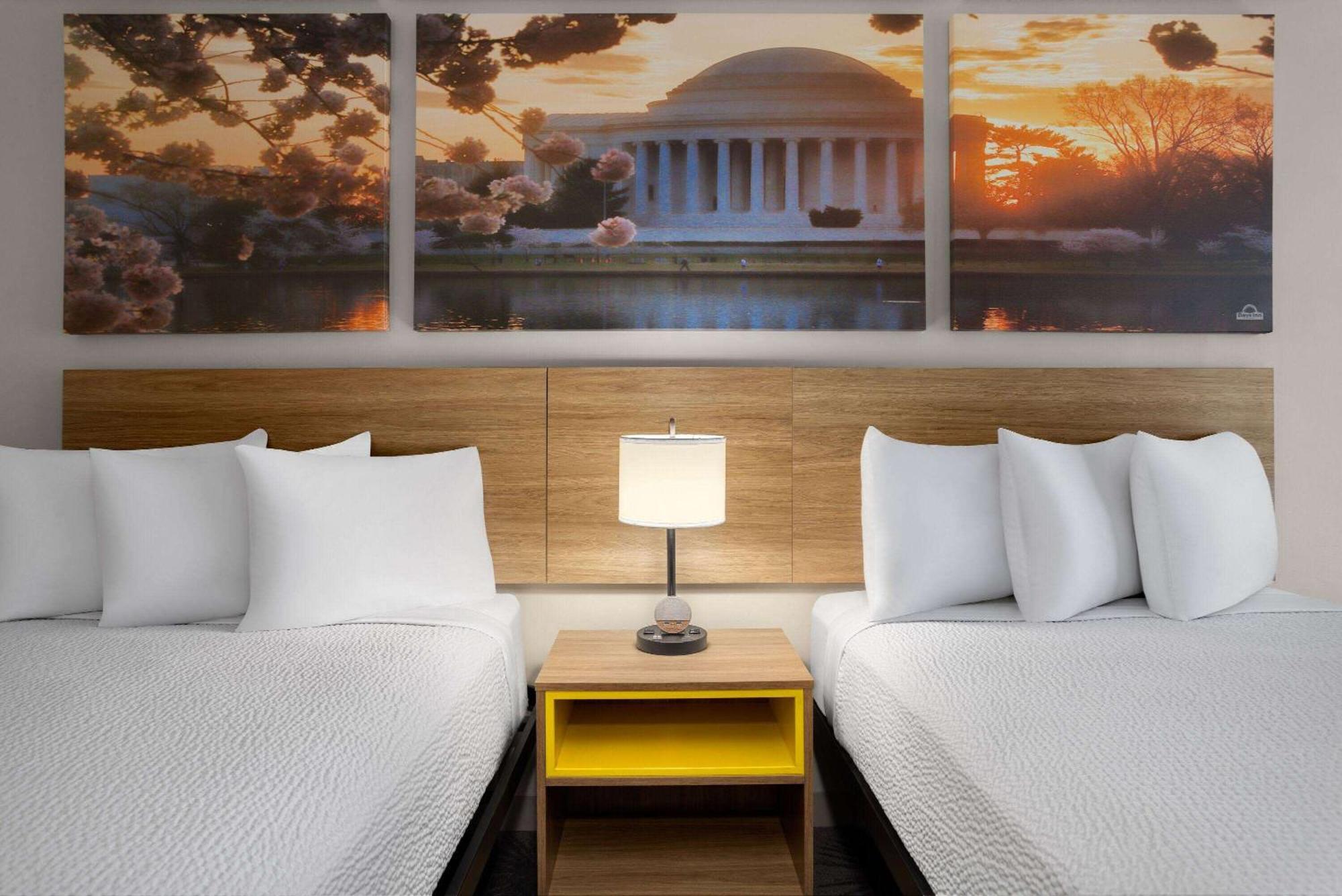 Days Inn Of Frederick By Wyndham Bagian luar foto