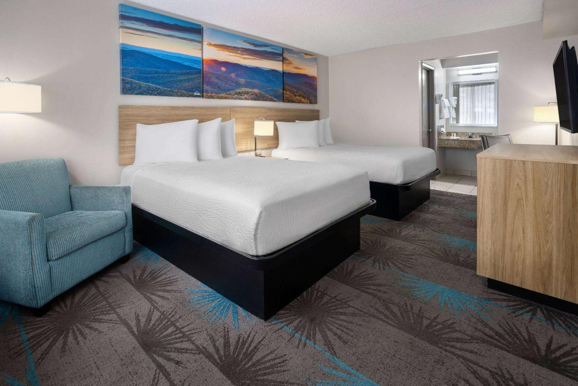 Days Inn Of Frederick By Wyndham Bagian luar foto