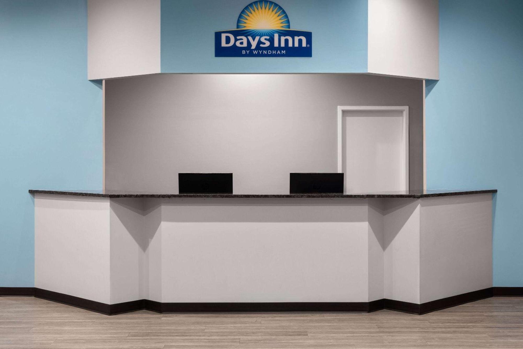Days Inn Of Frederick By Wyndham Bagian luar foto