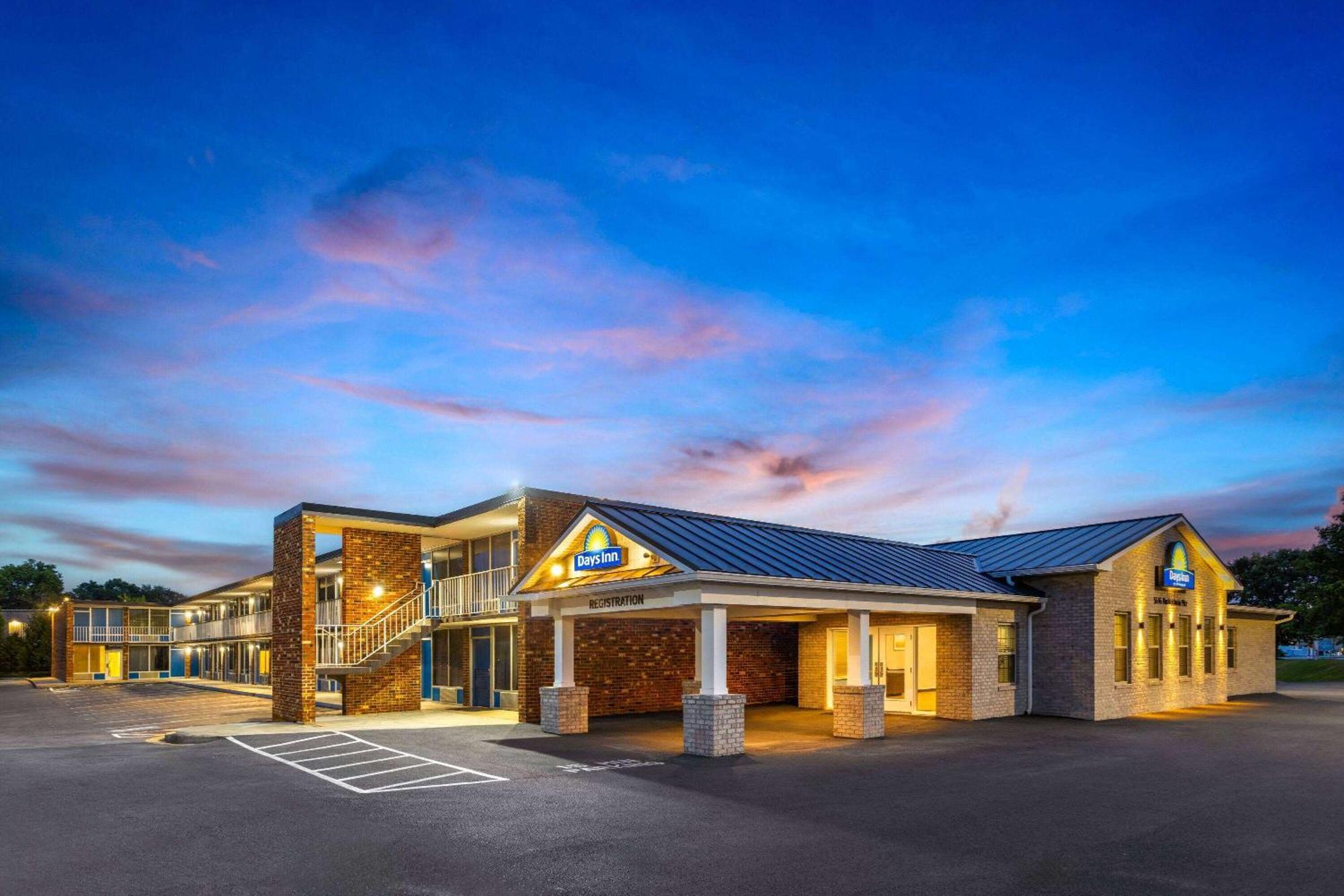 Days Inn Of Frederick By Wyndham Bagian luar foto